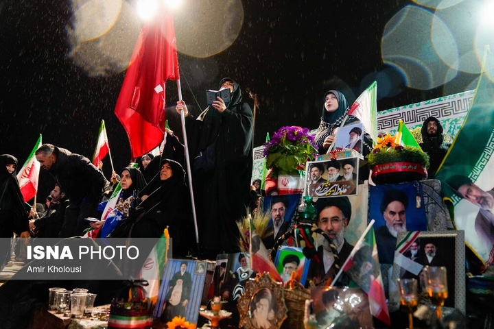 تجمع شبانه مردم در حمایت از مدافعان وطن - تهران