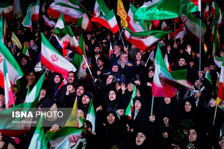 تجمع شبانه مردم در حمایت از مدافعان وطن - تهران