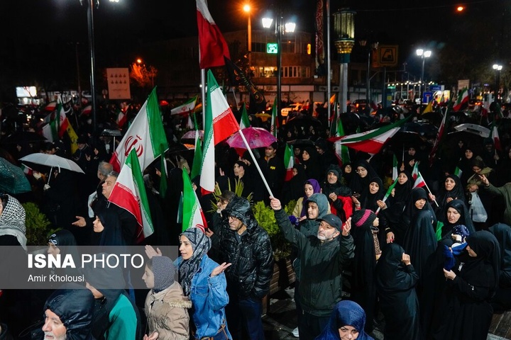 تجمع شبانه مردم در حمایت از مدافعان وطن - تهران