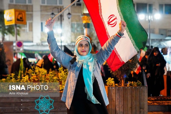 تجمع شبانه مردم در حمایت از مدافعان وطن - تهران