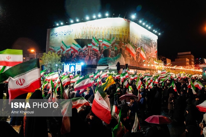 تجمع شبانه مردم در حمایت از مدافعان وطن - تهران