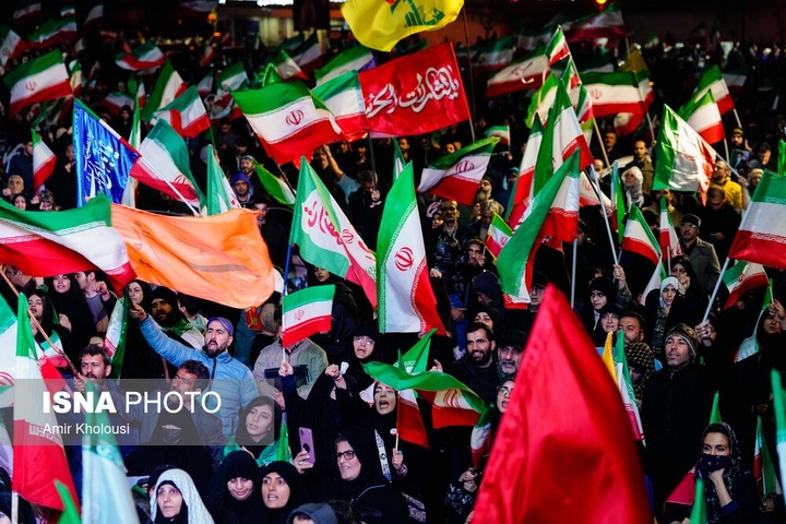 تجمع شبانه مردم در حمایت از مدافعان وطن - تهران