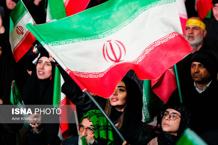 تجمع شبانه مردم در حمایت از مدافعان وطن - تهران