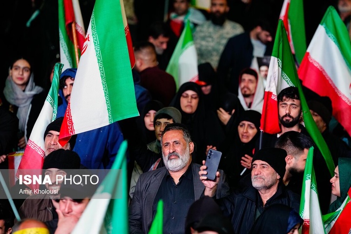 تجمع شبانه مردم در حمایت از مدافعان وطن - تهران