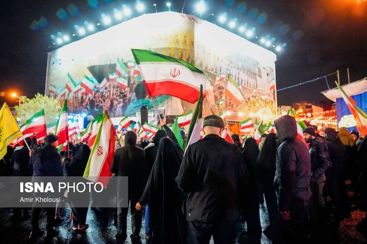 تجمع شبانه مردم در حمایت از مدافعان وطن - تهران