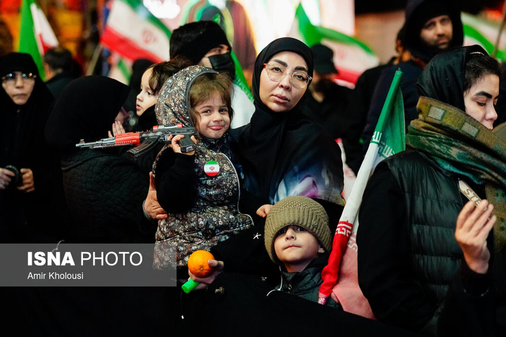 تجمع شبانه مردم در حمایت از مدافعان وطن - تهران