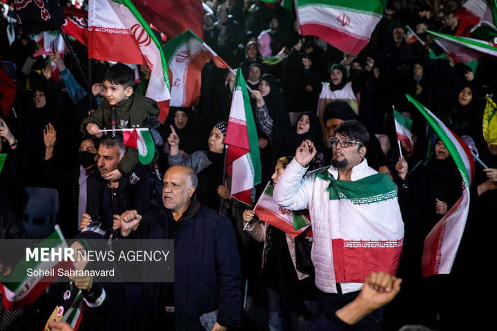 اجتماع حمایت از رزمندگان در مقابله با دشمن آمریکایی - صهیونی