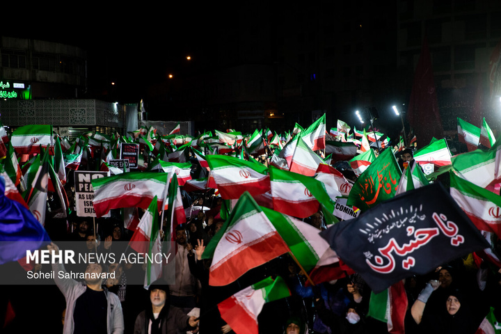 اجتماع حمایت از رزمندگان در مقابله با دشمن آمریکایی - صهیونی