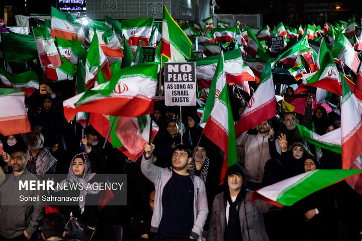 اجتماع حمایت از رزمندگان در مقابله با دشمن آمریکایی - صهیونی