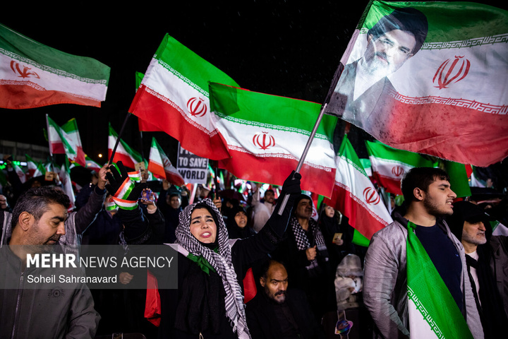 اجتماع حمایت از رزمندگان در مقابله با دشمن آمریکایی - صهیونی