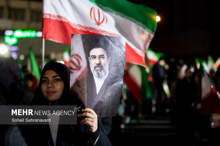 اجتماع حمایت از رزمندگان در مقابله با دشمن آمریکایی - صهیونی