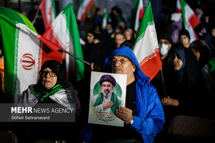 اجتماع حمایت از رزمندگان در مقابله با دشمن آمریکایی - صهیونی