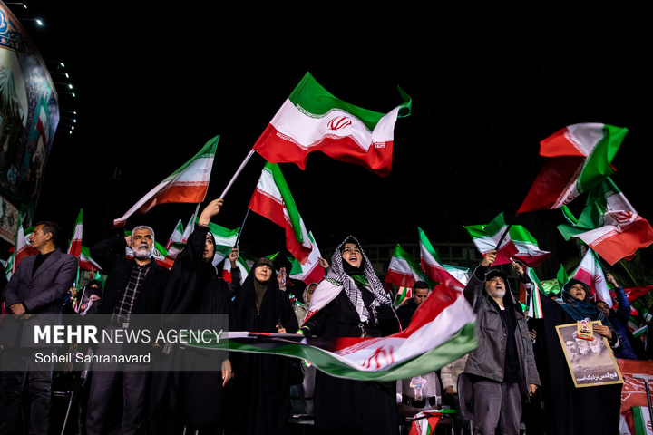 اجتماع حمایت از رزمندگان در مقابله با دشمن آمریکایی - صهیونی