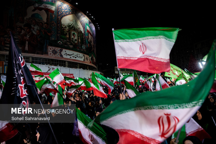 اجتماع حمایت از رزمندگان در مقابله با دشمن آمریکایی - صهیونی