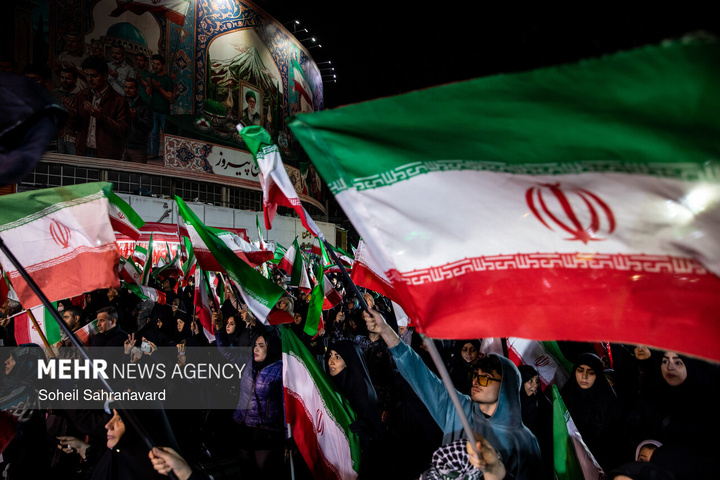 اجتماع حمایت از رزمندگان در مقابله با دشمن آمریکایی - صهیونی