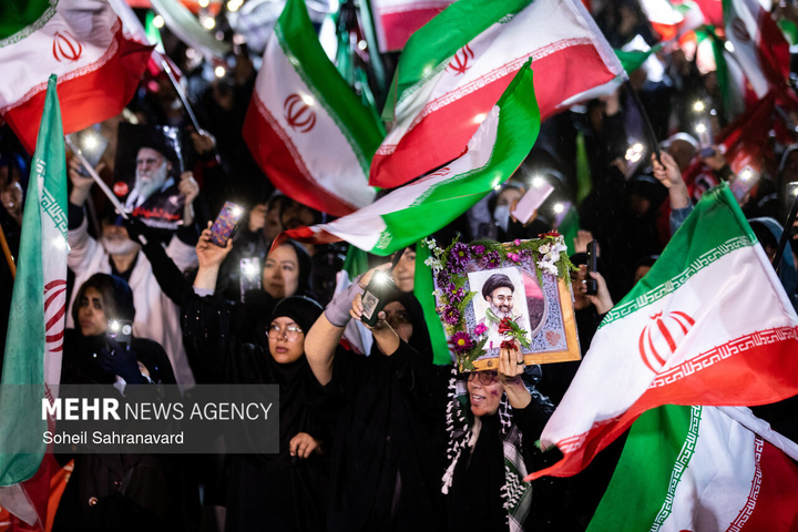 اجتماع حمایت از رزمندگان در مقابله با دشمن آمریکایی - صهیونی