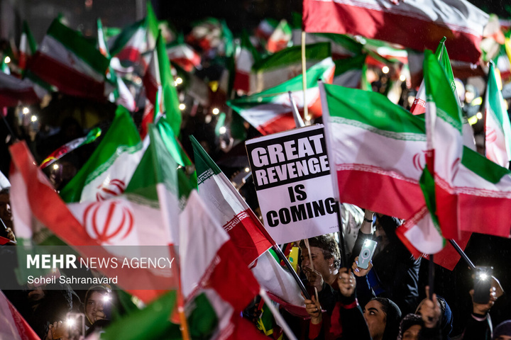 اجتماع حمایت از رزمندگان در مقابله با دشمن آمریکایی - صهیونی