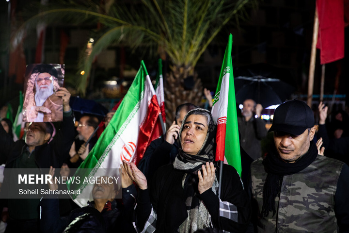 اجتماع حمایت از رزمندگان در مقابله با دشمن آمریکایی - صهیونی