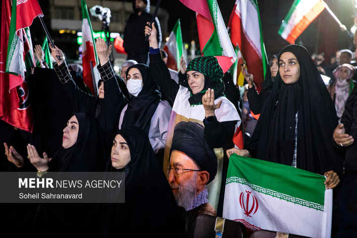 اجتماع حمایت از رزمندگان در مقابله با دشمن آمریکایی - صهیونی