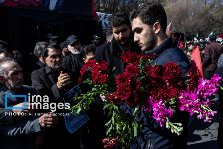 تشییع پیکر ۲۱ شهید در تبریز