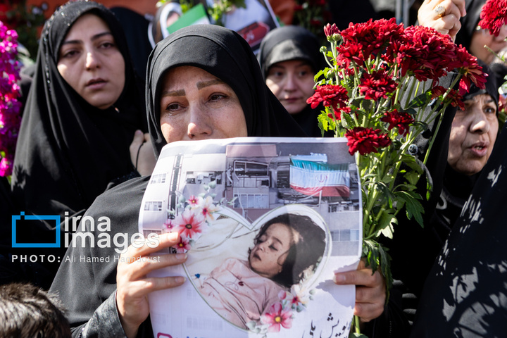 تشییع پیکر ۲۱ شهید در تبریز