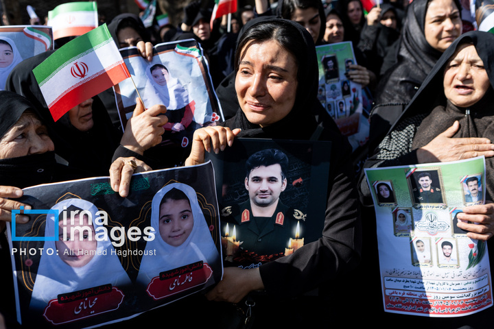 تشییع پیکر ۲۱ شهید در تبریز