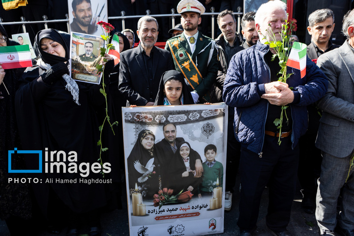 تشییع پیکر ۲۱ شهید در تبریز