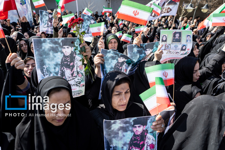 تشییع پیکر ۲۱ شهید در تبریز