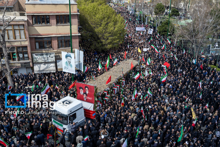 تشییع پیکر ۲۱ شهید در تبریز