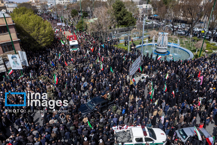 تشییع پیکر ۲۱ شهید در تبریز