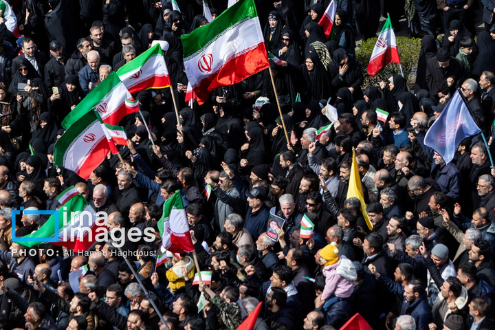 تشییع پیکر ۲۱ شهید در تبریز