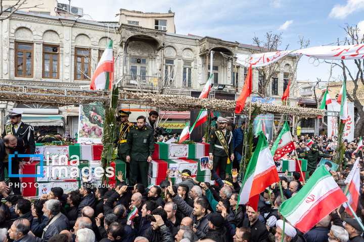 تشییع پیکر ۲۱ شهید در تبریز