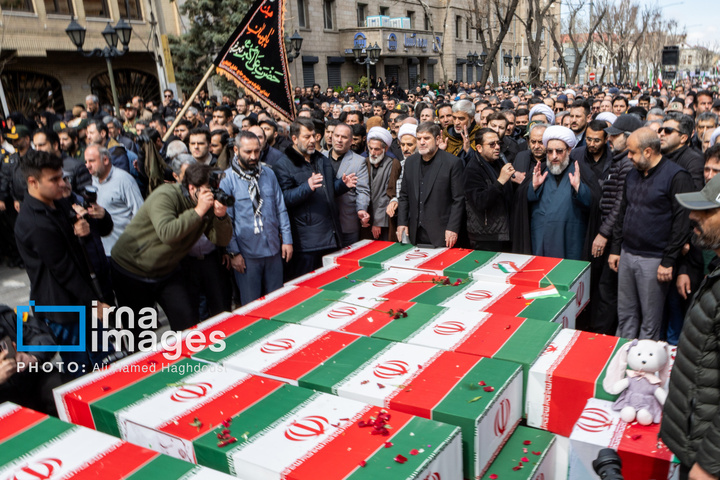 تشییع پیکر ۲۱ شهید در تبریز