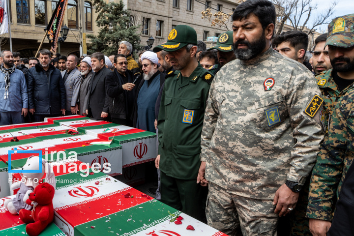 تشییع پیکر ۲۱ شهید در تبریز