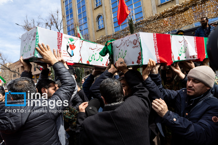 تشییع پیکر ۲۱ شهید در تبریز