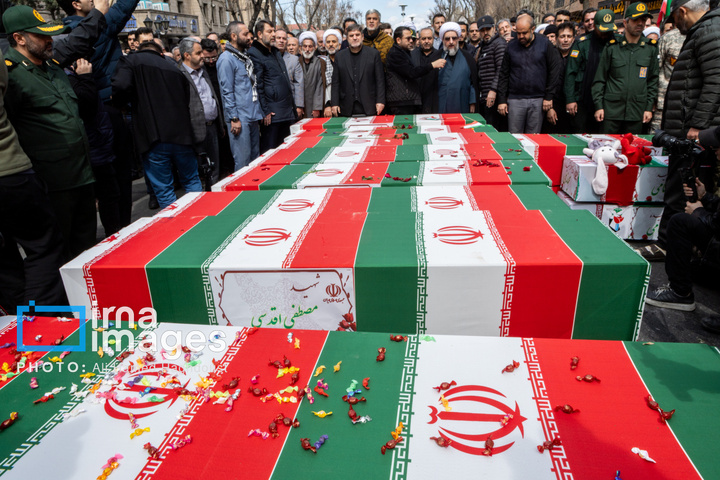 تشییع پیکر ۲۱ شهید در تبریز