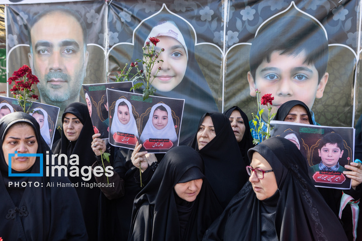 تشییع پیکر ۲۱ شهید در تبریز