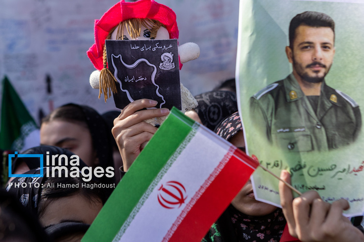 تشییع پیکر ۲۱ شهید در تبریز