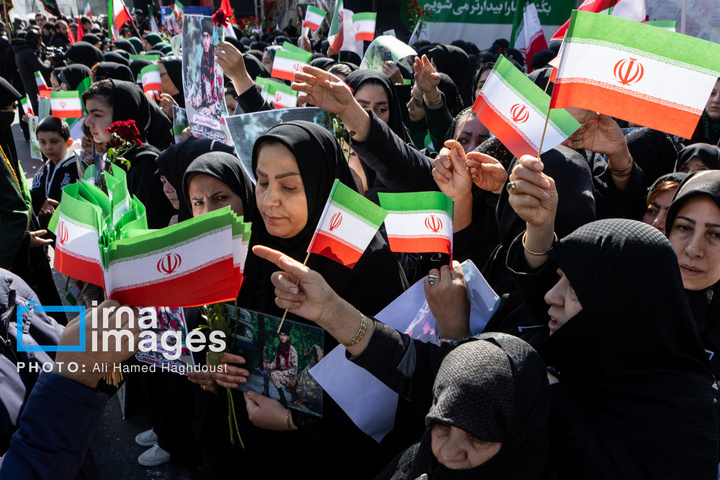 تشییع پیکر ۲۱ شهید در تبریز