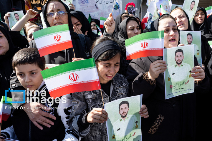 تشییع پیکر ۲۱ شهید در تبریز