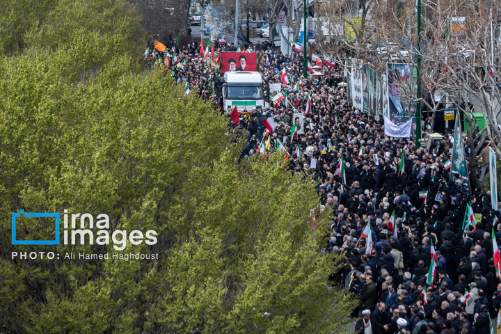 تشییع پیکر ۲۱ شهید در تبریز