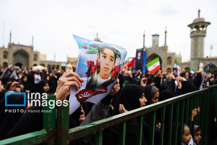 تشییع پیکر دانش‌آموز شهید در قم