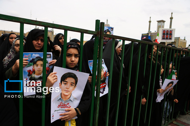 تشییع پیکر دانش‌آموز شهید در قم