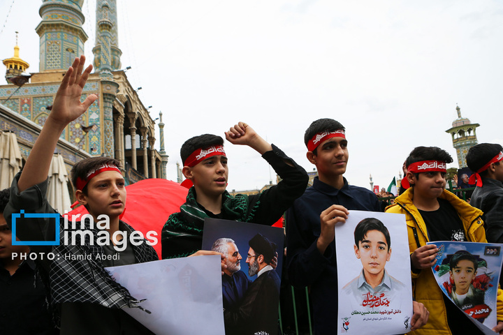 تشییع پیکر دانش‌آموز شهید در قم