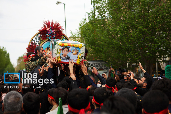 تشییع پیکر دانش‌آموز شهید در قم