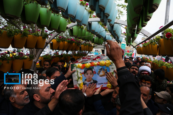 تشییع پیکر دانش‌آموز شهید در قم