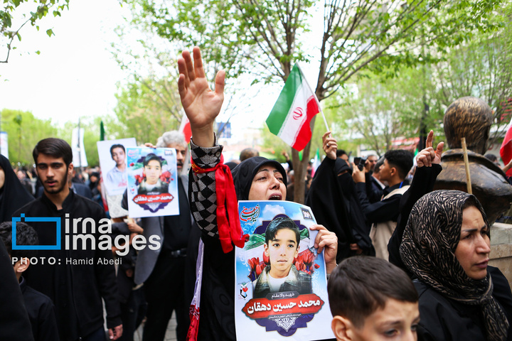 تشییع پیکر دانش‌آموز شهید در قم