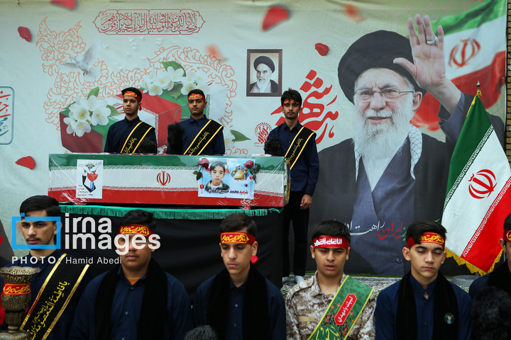 تشییع پیکر دانش‌آموز شهید در قم