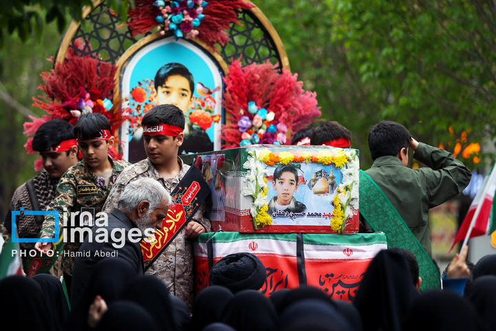 تشییع پیکر دانش‌آموز شهید در قم