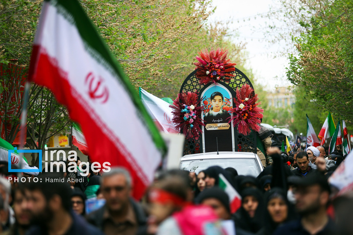 تشییع پیکر دانش‌آموز شهید در قم